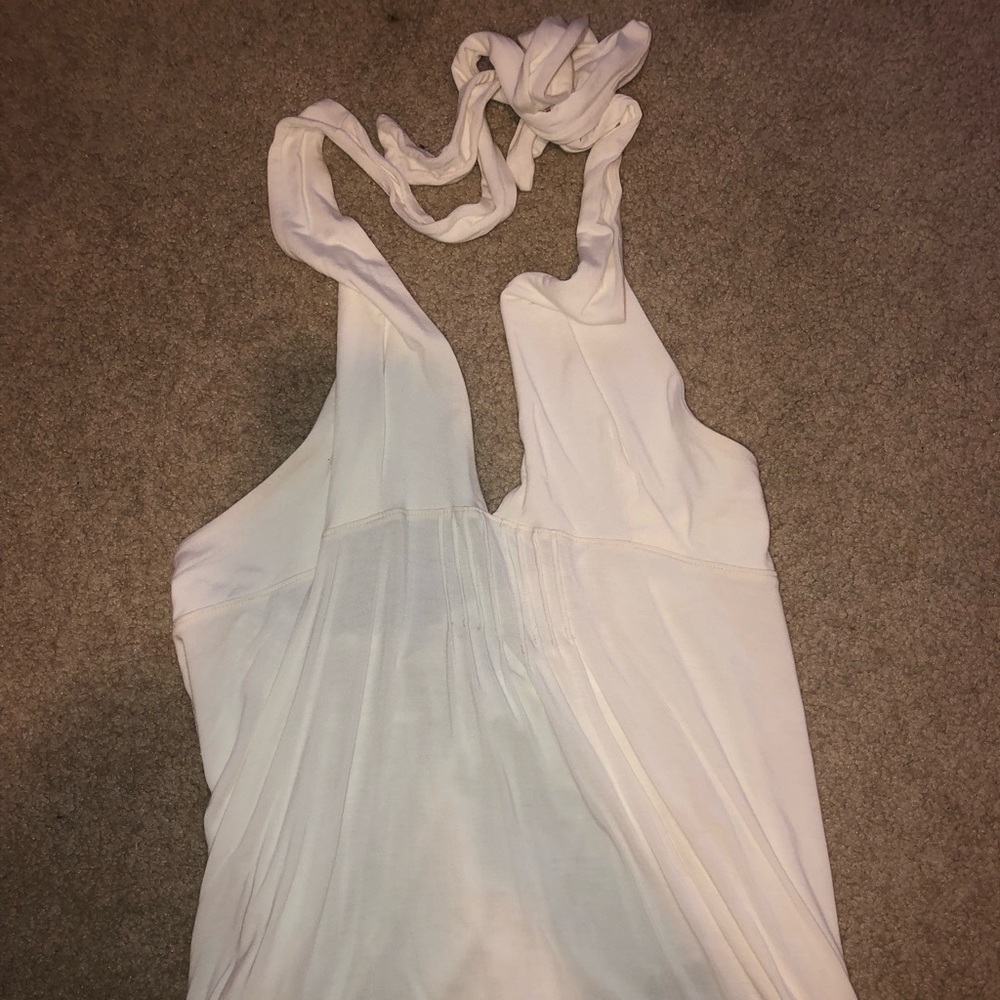 Super cute flowy halter top!